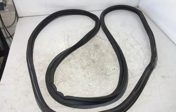 Rubber seal rear door