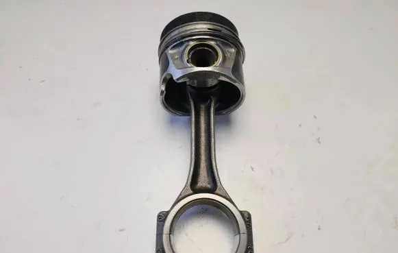 Volkswagen Tiguan Piston with connecting rod 026038J