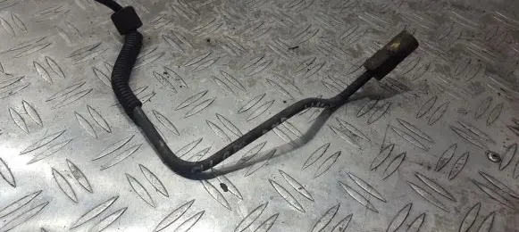 Mazda 626 Fuel line pipe