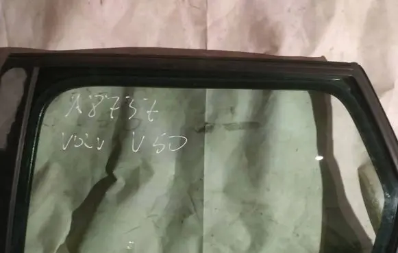 Volvo V50 Rear door window glass