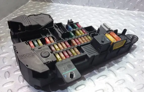 BMW 5 E60 E61 Fuse module 6906588 6906599 6906603