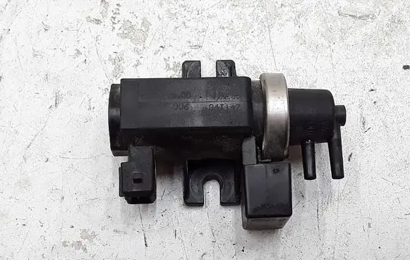 BMW 7 E65 E66 Turbo solenoid valve 72279600 2247906
