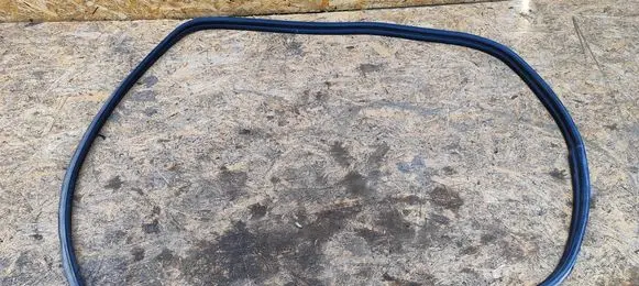 Trunk rubber seal (body)