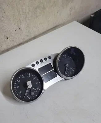 Mercedes-Benz R W251 Speedometer (instrument cluster) A2515409047 A2C53140444 A2515404211