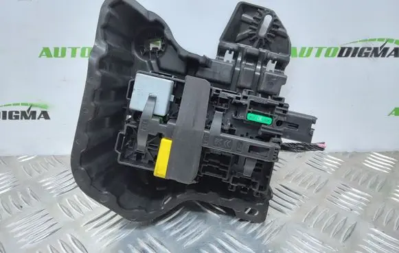 Peugeot 208 Fuse module 9812661980