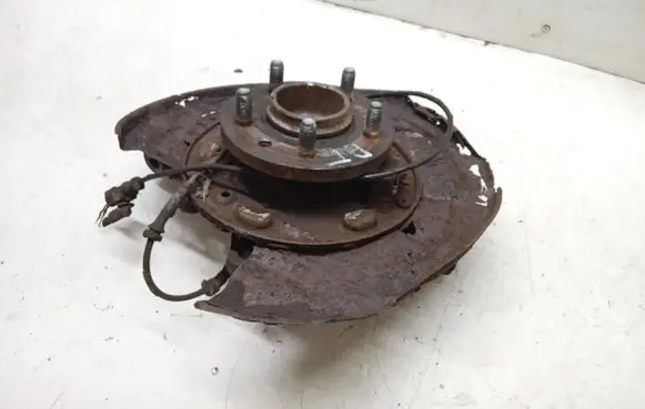 Land Rover Discovery 3 - LR3 Rear wheel hub spindle/knuckle 