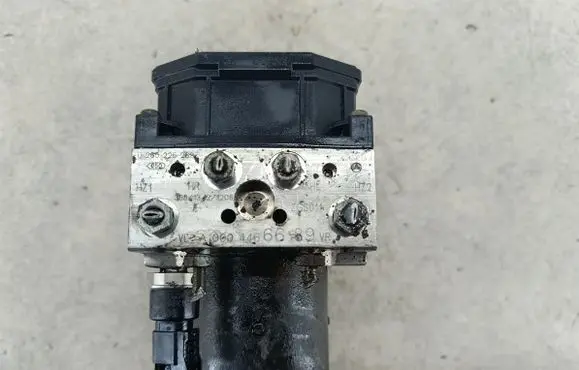 Mercedes-Benz Vito Viano W639 ABS Pump A0004466689