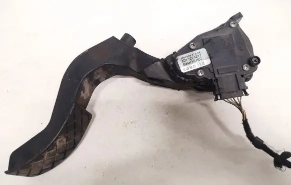 Volkswagen PASSAT B5.5 Accelerator throttle pedal 8d1721523f 6pv008376-03