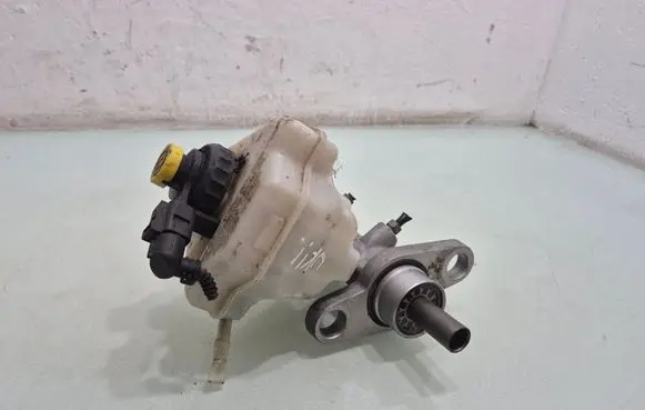 Master brake cylinder