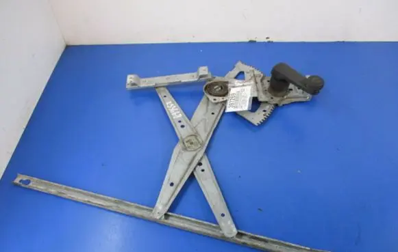 Opel Frontera A Front door window regulator with motor