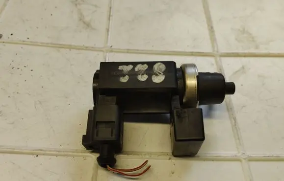 Skoda Superb B5 (3U) Turbo solenoid valve 8E0906628
