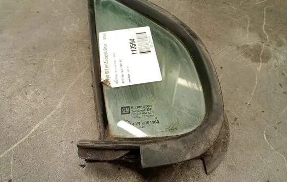 Opel Agila A Front door window glass four-door