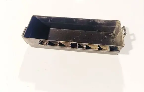 Nissan Primera Fuse box cover 