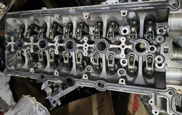 Audi RSQ3 Engine head 