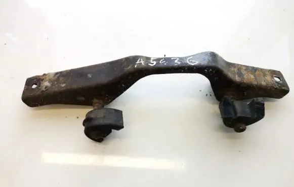 Subaru Outback Engine mounting bracket