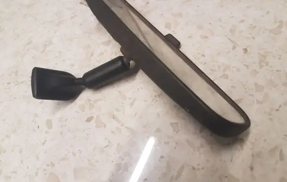 Subaru Impreza I Rear view mirror (interior) 011681 E8011681