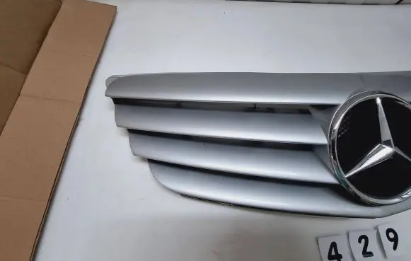 Mercedes-Benz B W245 Front grill A1698800183