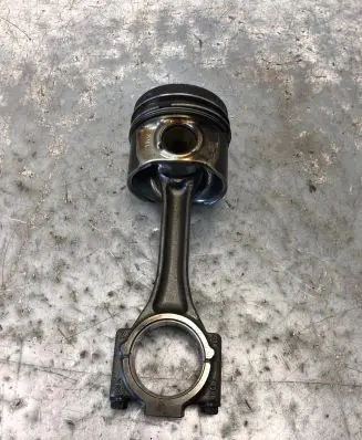Volkswagen Polo V 6R Piston with connecting rod