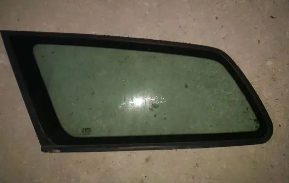 Volvo V50 Rear side window
