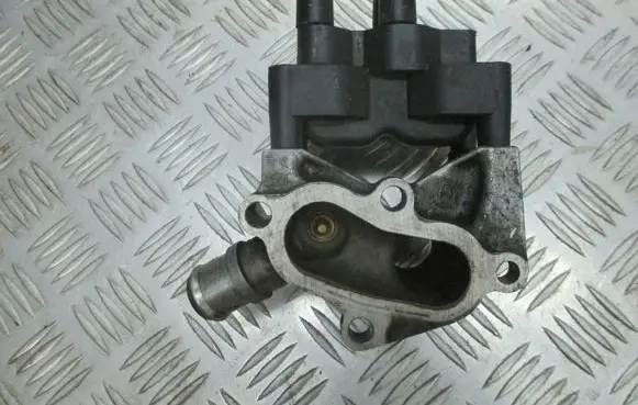 Ford Focus Thermostat housing 