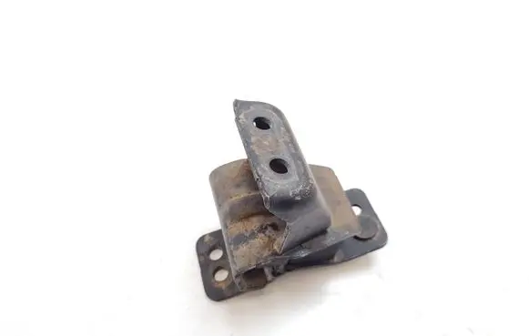 Mitsubishi Pajero Engine mount bracket MR198013