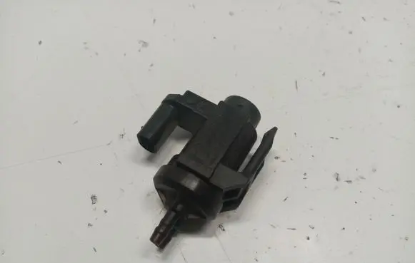 BMW 3 F30 F35 F31 Vacuum valve 8570591 11748570591