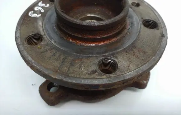Volvo XC70 Rear wheel hub
