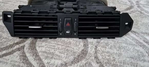 BMW 5 E60 E61 Dash center air vent grill 6910734 7009275 141218