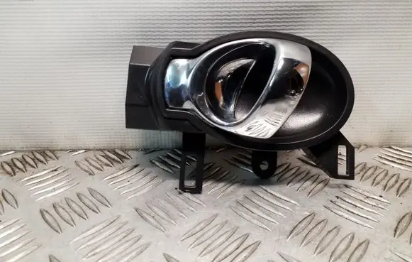 Nissan Juke I F15 Rear door interior handle