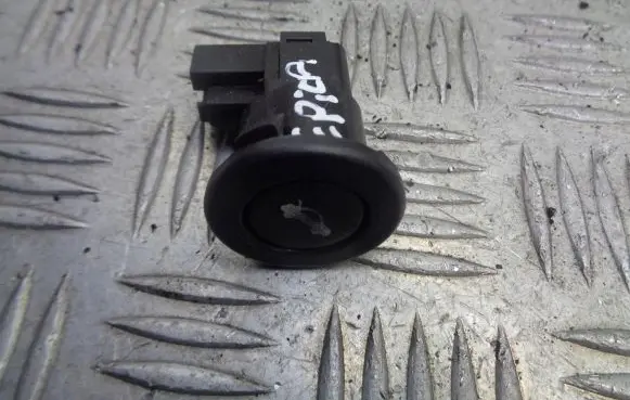 Chevrolet Epica Tailgate/boot open switch button 