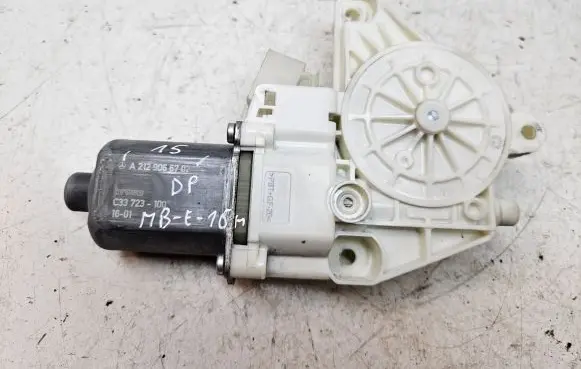 Mercedes-Benz E W212 Front door window regulator motor A2129066702