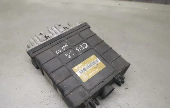 Volkswagen Golf III Engine control unit/module 0261200701 1H0907311