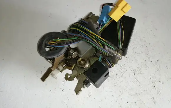 Volkswagen II LT Front door lock A9017201435