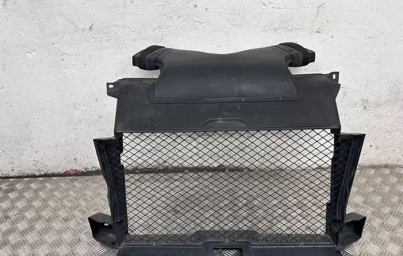 Maserati Quattroporte Intercooler air guide/duct channel 670001328