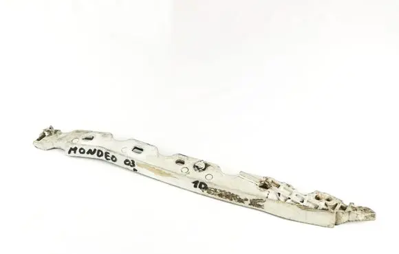 Ford Mondeo Mk III Front bumper mounting bracket 1s7117a793a