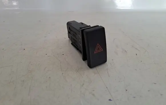 Toyota Avensis T250 Hazard light switch 8433205050