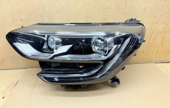 Renault Megane IV Headlight/headlamp 260602792R 90060924