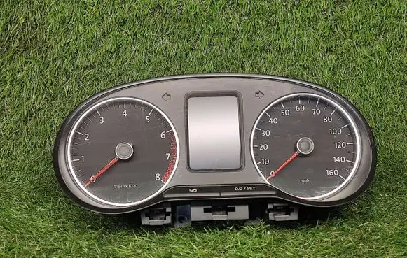 Volkswagen Polo V 6R Speedometer (instrument cluster) 6R0920960B
