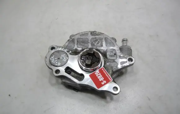 Volkswagen PASSAT B7 Vacuum pump 03L145100F