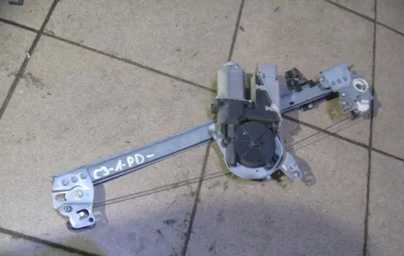 Citroen C3 Front door window regulator with motor 400618F