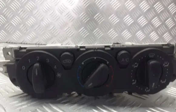 Ford Focus Interior fan control switch 7M5T-19980-AA