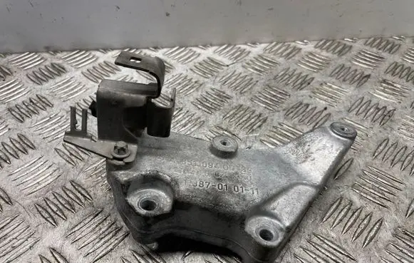 Mercedes-Benz C W204 Engine mounting bracket A6510940039