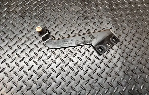 Seat Alhambra (Mk2) Sliding door upper roller guide/hinge 7N0843435C