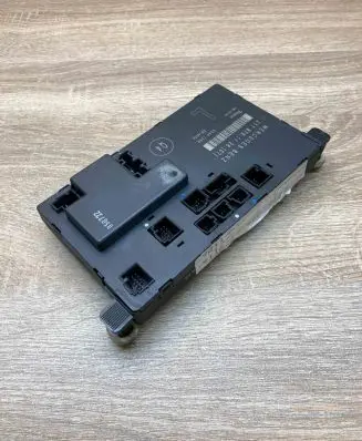 Mercedes-Benz E W211 Door control unit/module 2118701126 00401599