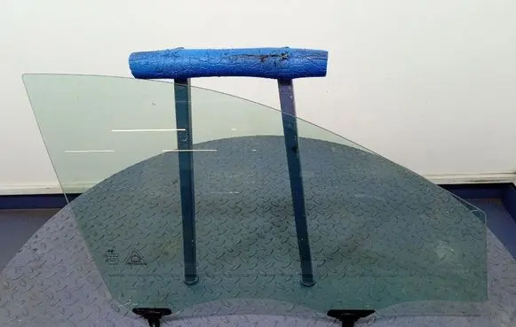 Hyundai ix35 Front door window glass four-door