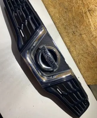 Nissan Qashqai Front bumper upper radiator grill 62310