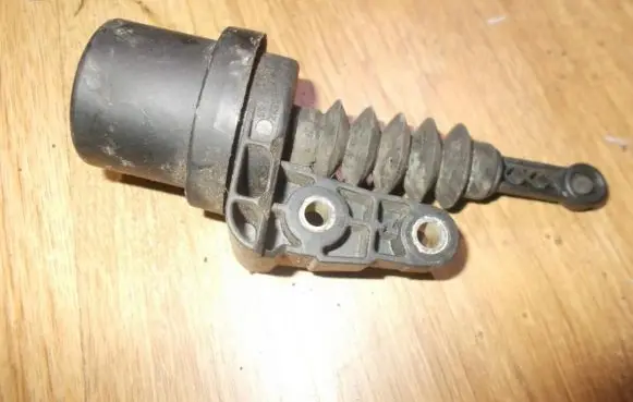 Mercedes-Benz C W203 Central locking vacuum pump 6110900466