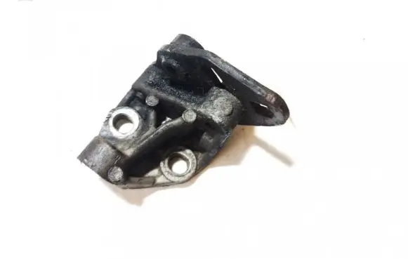 Volvo S40, V40 Engine mounting bracket