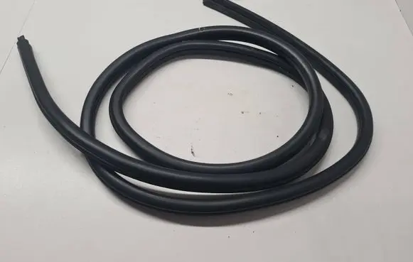 BMW 1 E81 E87 Seal rubber (tailgate) 7141890