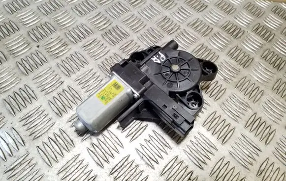 Volvo XC70 Front door window regulator motor 970714101 1174077A